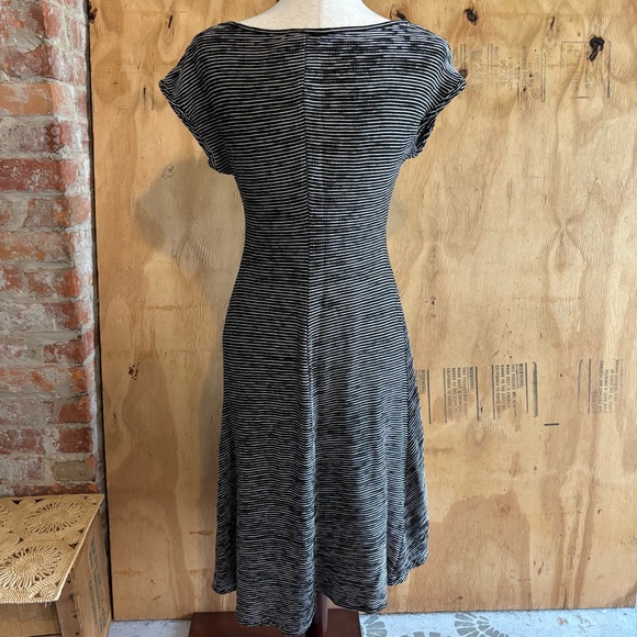 NWT Max Studio Twist Front Cap Sleeve Black & White Striped Dress Sz S - Picture 4 of 6